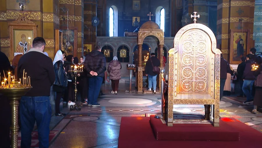 დღეს ბათუმის ტაძრებში სამგლოვიარო პანაშვიდები აღევლინა